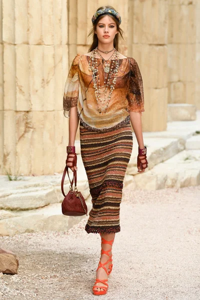 Look 9